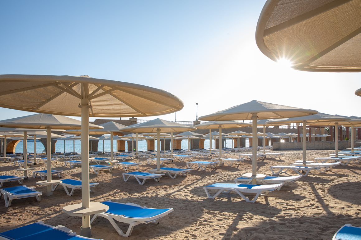 Sky-Arc-Beach-Serenity